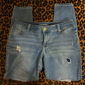 MAURICES DISTRESSED STRETCHY JEANS.